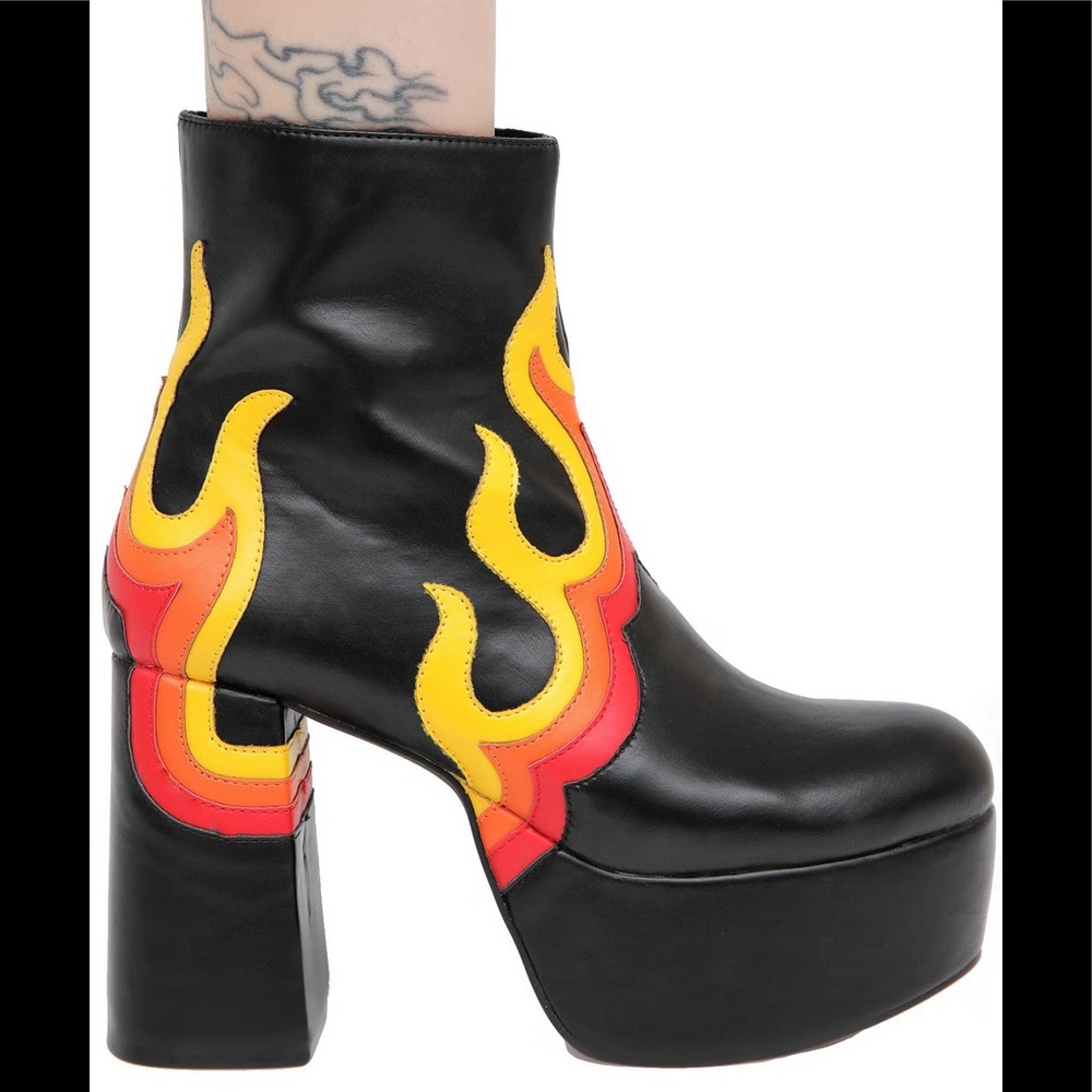 New Dolls Kill Current Mood Burner Boots Size 8